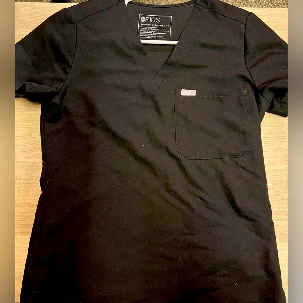 Catarina One-Pocket Scrub Top black figs XS